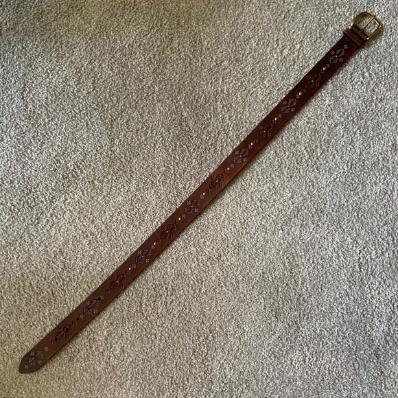 Liz Claiborne - Leather Belt With Colored Embossed Design & Decorative Rivets - Picture 5 of 10